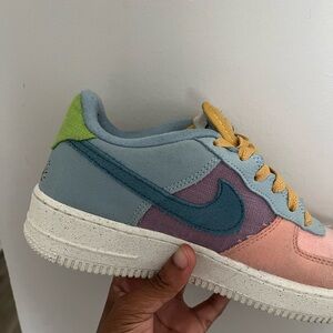 Big Kids size 6 AIR FORCE 1 LV8 NN (GS) sanded gold/hot curry or sable/cari